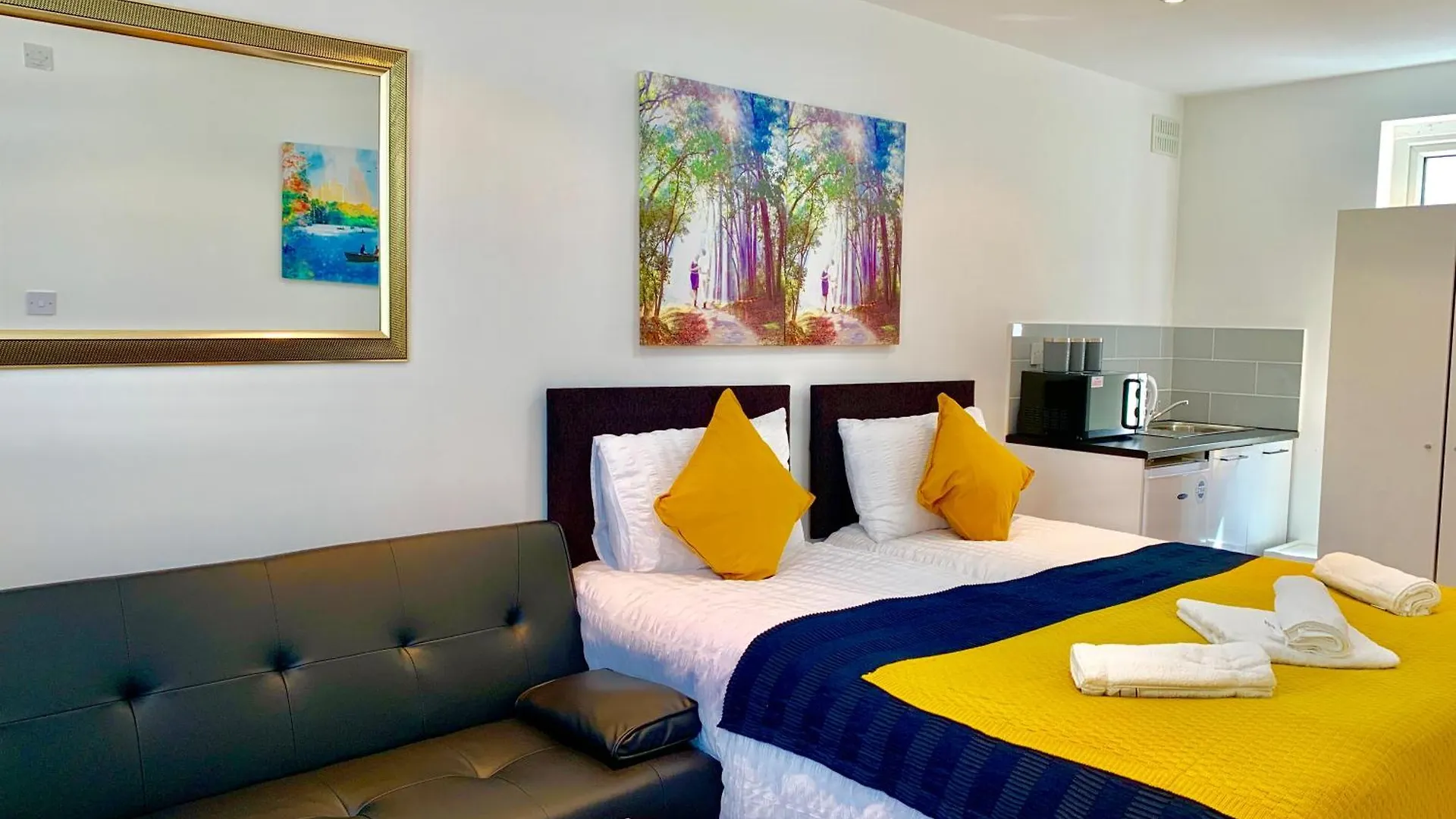 London Studio Apartments, Private Bathroom, Kitchenette, Parking, Np3 United Kingdom