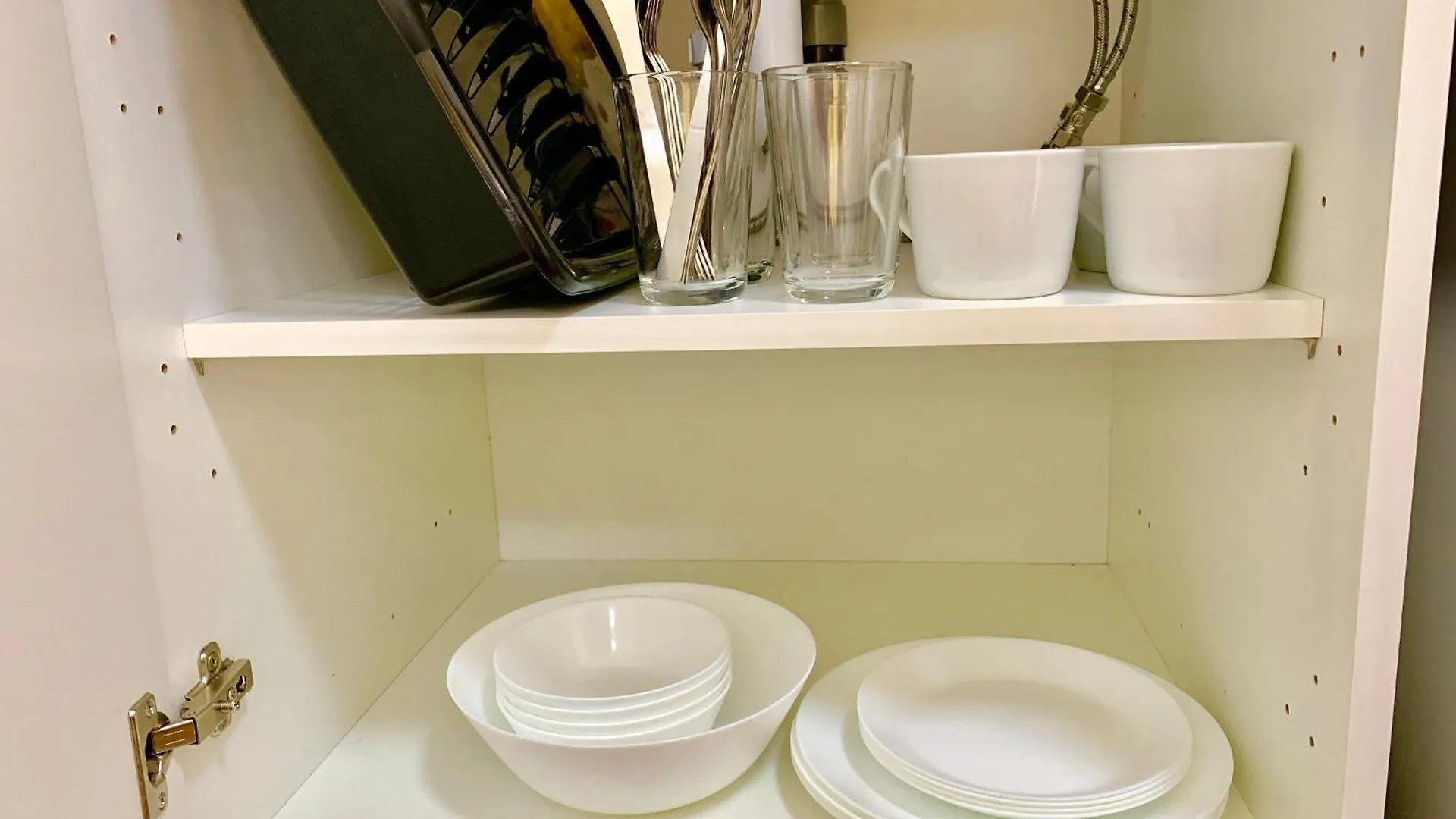 London Studio Apartments, Private Bathroom, Kitchenette, Parking, Np3 0*,