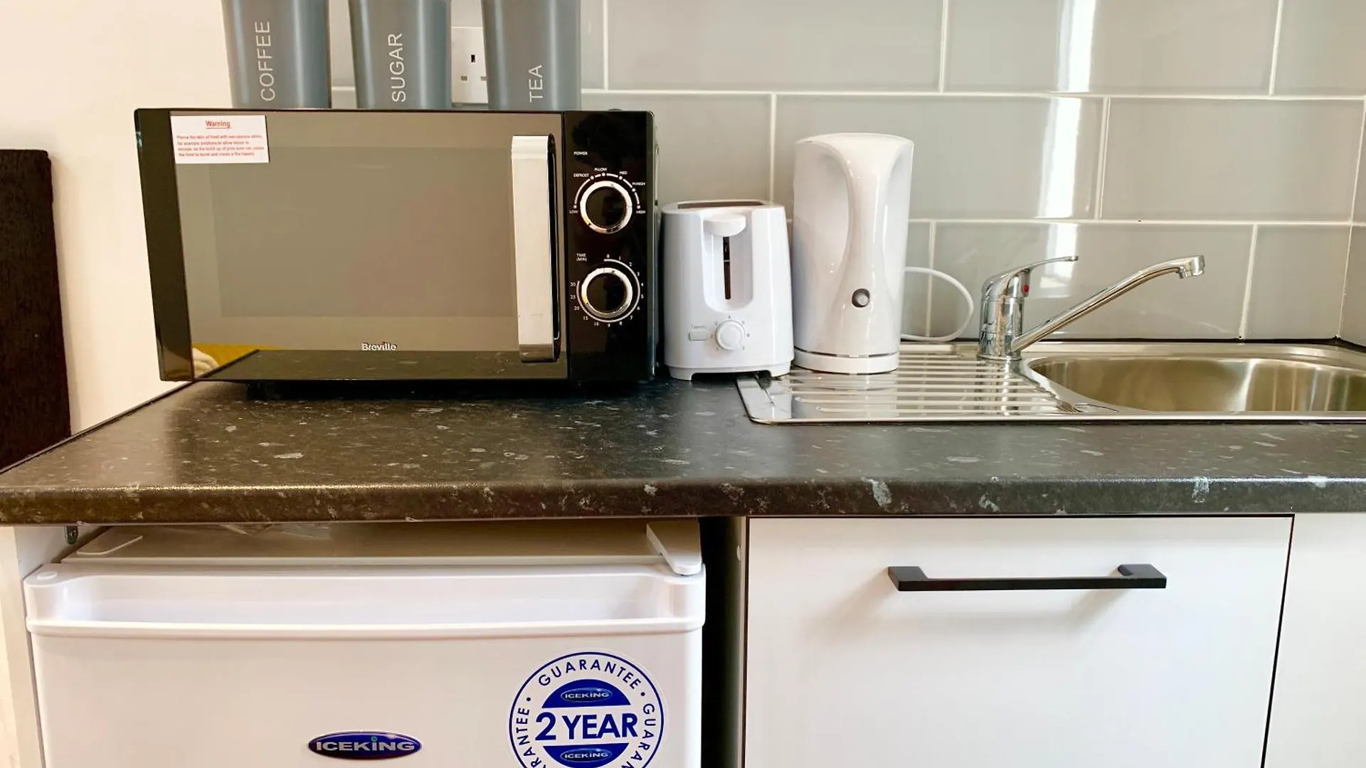 London Studio Apartments, Private Bathroom, Kitchenette, Parking, Np3 Apartman
