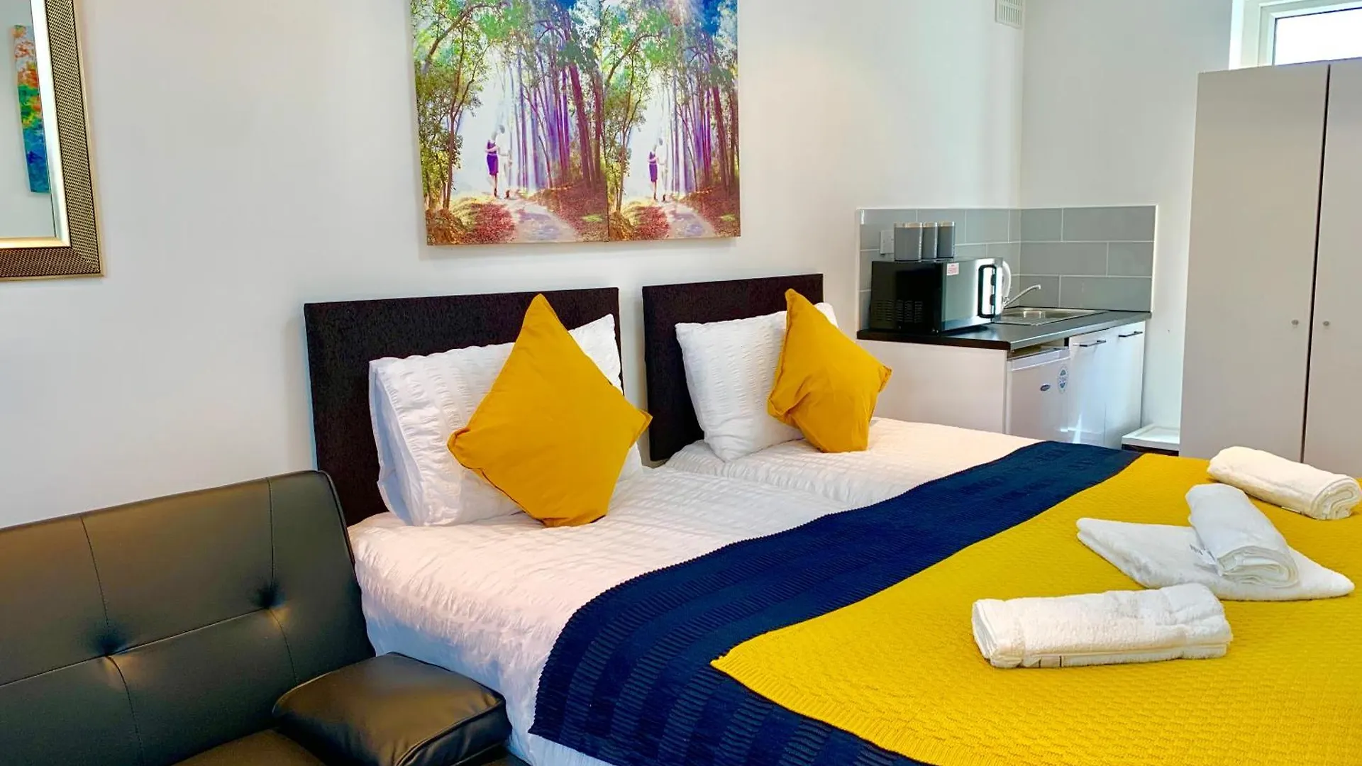 Apartman London Studio Apartments, Private Bathroom, Kitchenette, Parking, Np3 Egyesült Királyság